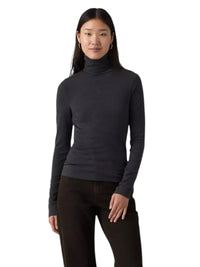 T-Shirt Dolcevita Levi's Mia a Manica Lunga in Tencel e Lana